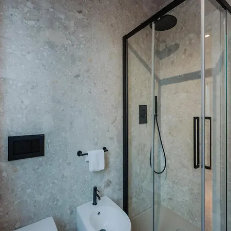 Victory Penthouse Contemporary 3 Bedroom * 루카