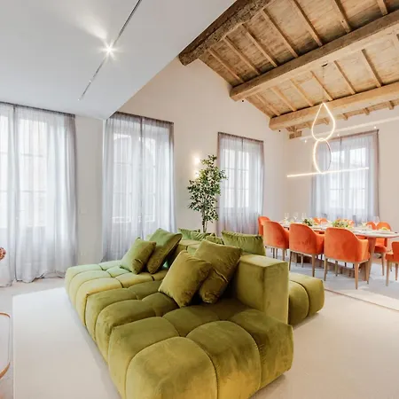 Victory Penthouse Contemporary 3 Bedroom 루카