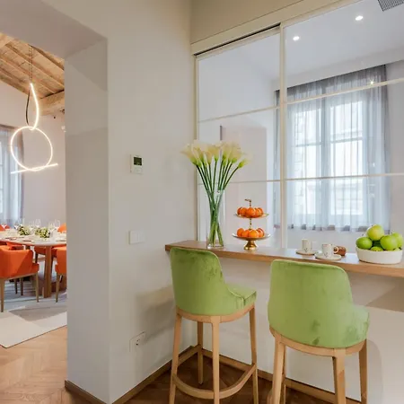 Victory Penthouse Contemporary 3 Bedroom * 루카